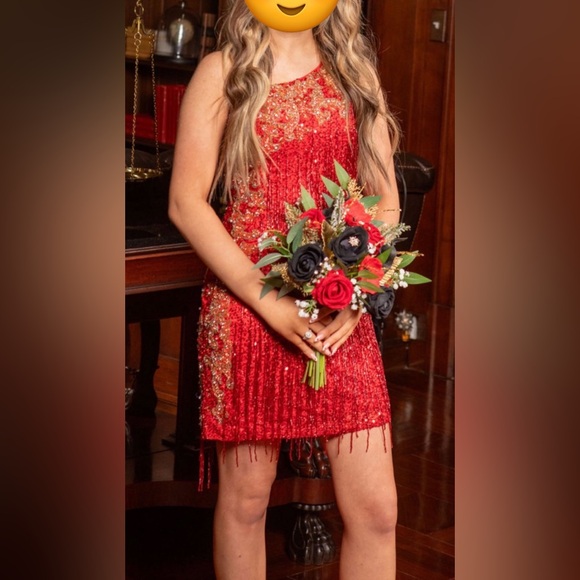 Elegant Red One-Shoulder Dress - Picture 3 of 7